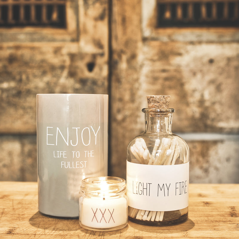 Glazen potje met witte lucifers "Light my fire"