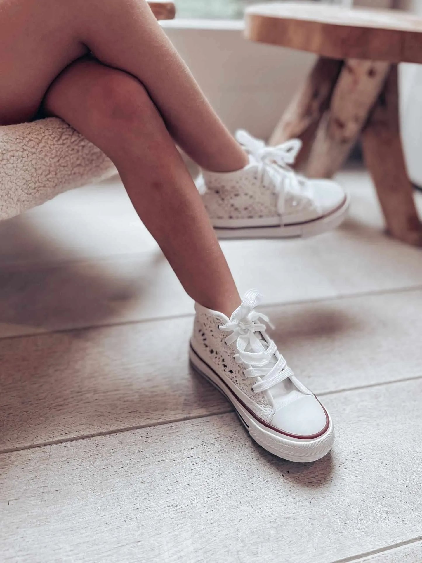 Sneakers "Wit en kant"