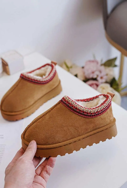 Camelkleurige enkellaarsjes met wolvoering voor kids