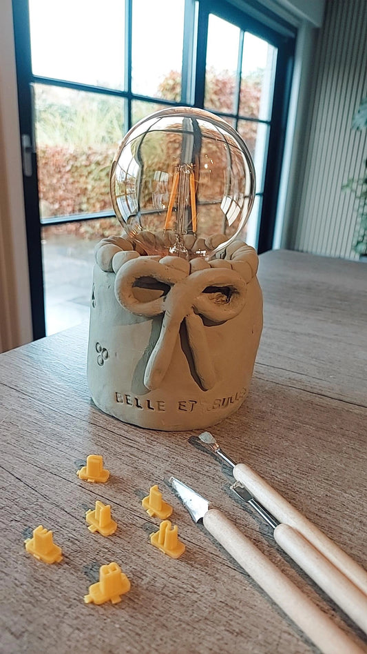 Workshop CREATIEF met lamp en klei.