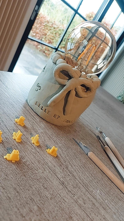 Workshop CREATIEF met lamp en klei.